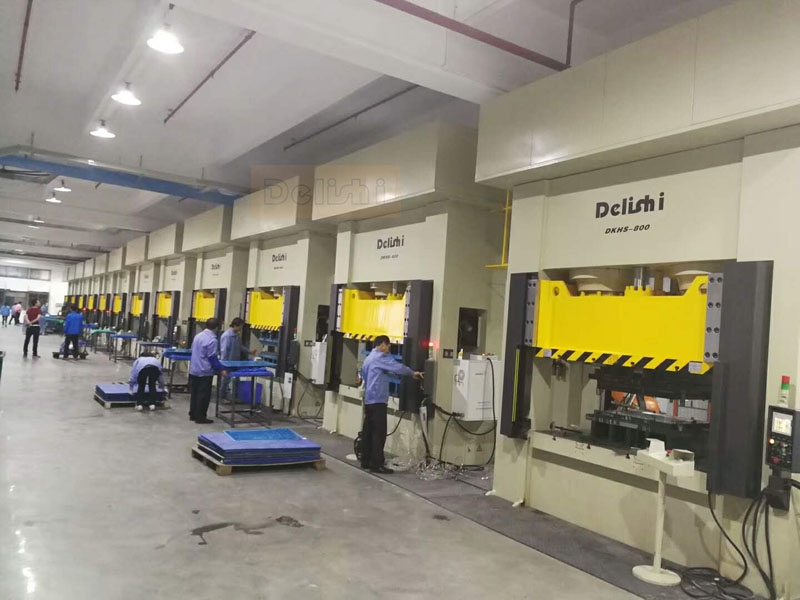 亚新电子app液压机生产线