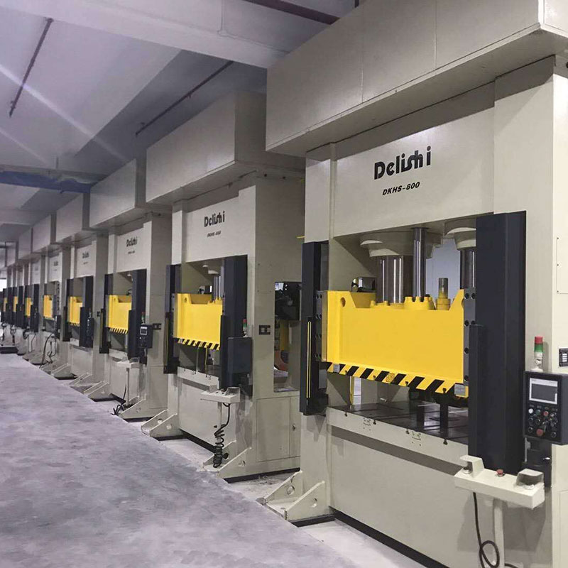 800吨液压机自动化冲压生产线